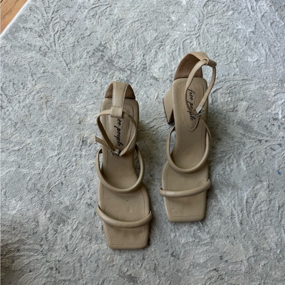 Free People Stylish Leather Beige Strappy Heels - Picture 3 of 7